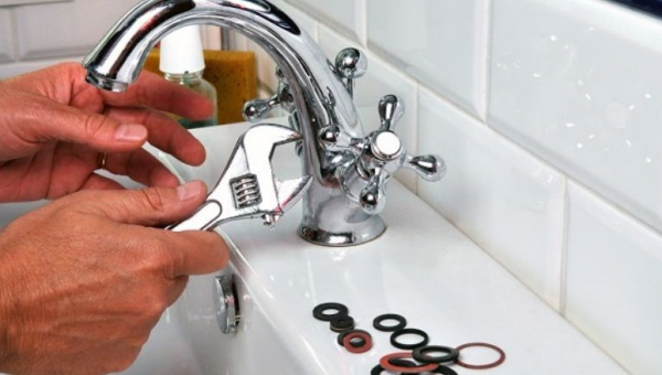 Pourquoi les robinets gouttent-ils souvent et comment y remédier ?