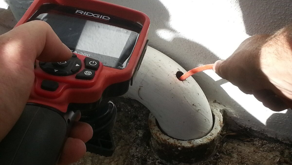 Fuite d’eau non visible : comment détecter une fuite cachée dans vos murs ou planchers ?