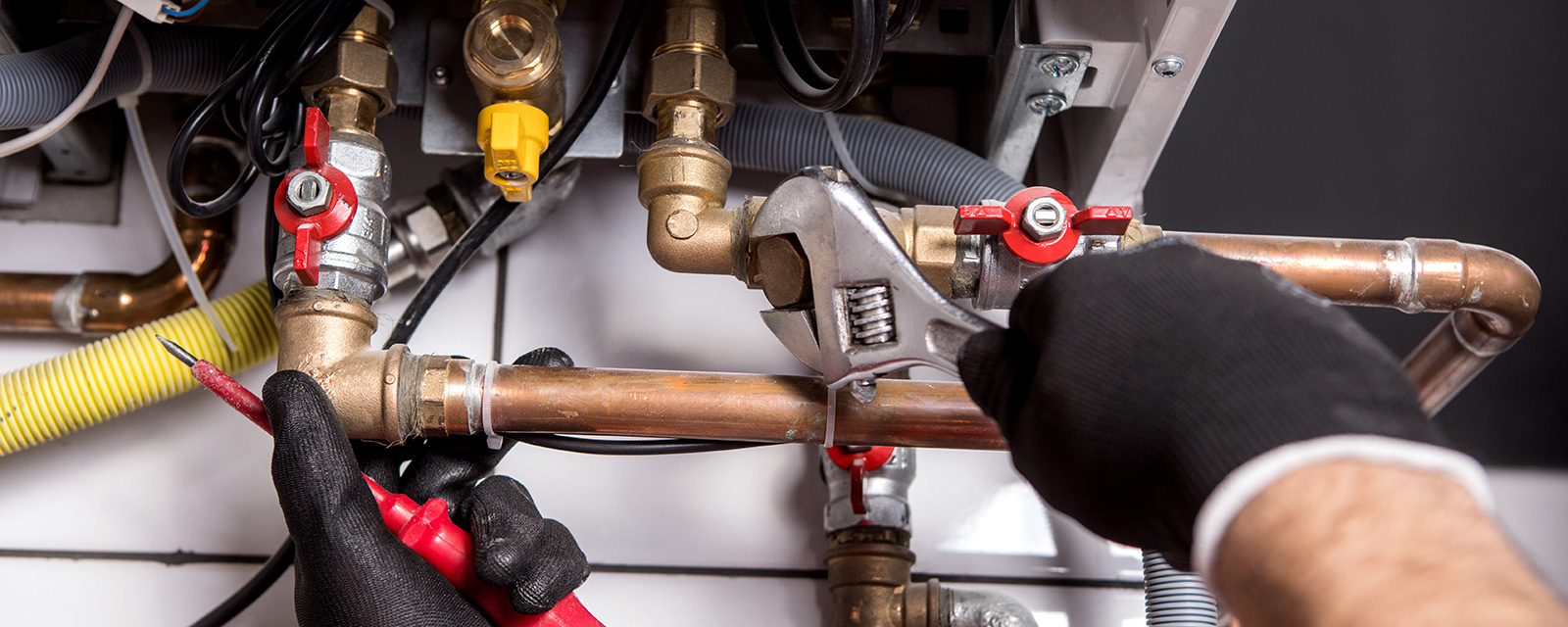 Installation d’un adoucisseur d’eau : quels avantages pour votre plomberie et votre confort ?