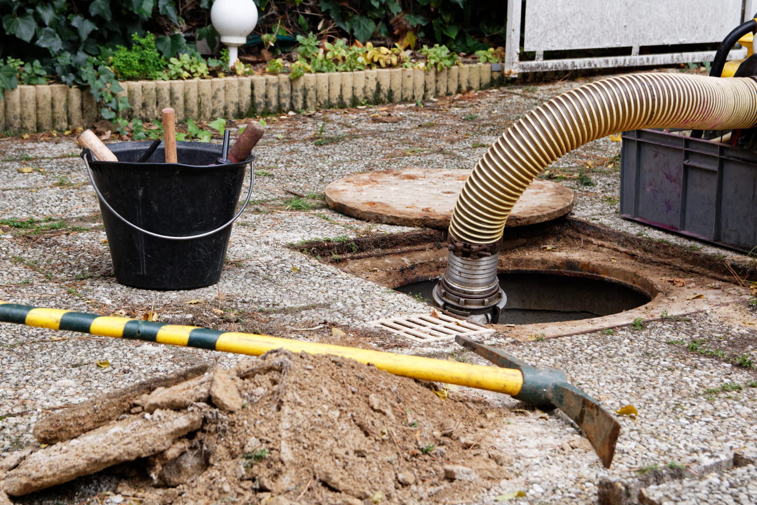 Raccordements et évacuations : tout ce qu’il faut savoir avant de rénover votre salle de bains