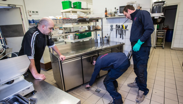 Pourquoi les canalisations des cuisines sont souvent bouchées et comment les entretenir ?